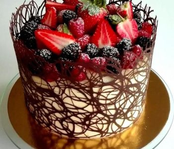 Fresh berry cake